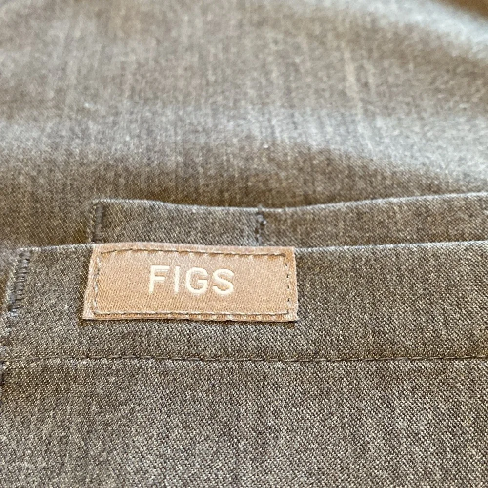 FIGS Technical Collection Cairo Scrub Pants & Chisec 3 Pocket V Top Graphite XXL
